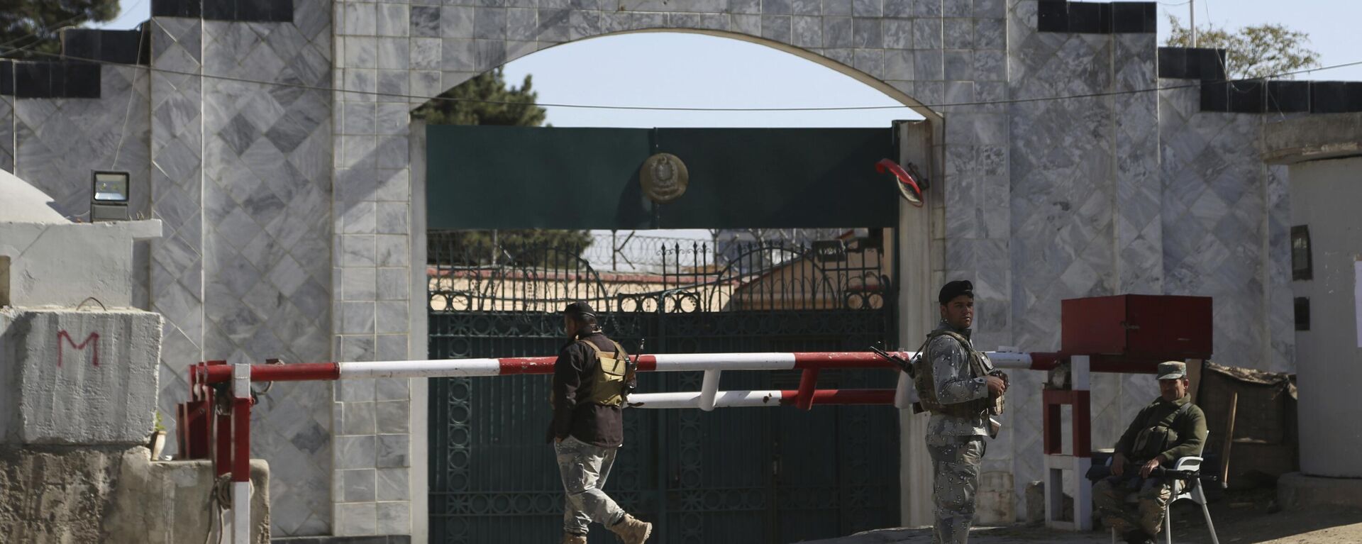 Security stands guard outside the Pakistan Embassy in Kabul, Afghanistan, Monday, Nov. 4, 2019. - Sputnik भारत, 1920, 20.10.2023