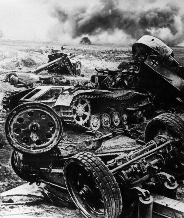 कुर्स्क की लड़ाई, युद्ध के मैदान में नष्ट हुए जर्मन उपकरण - Sputnik भारत
