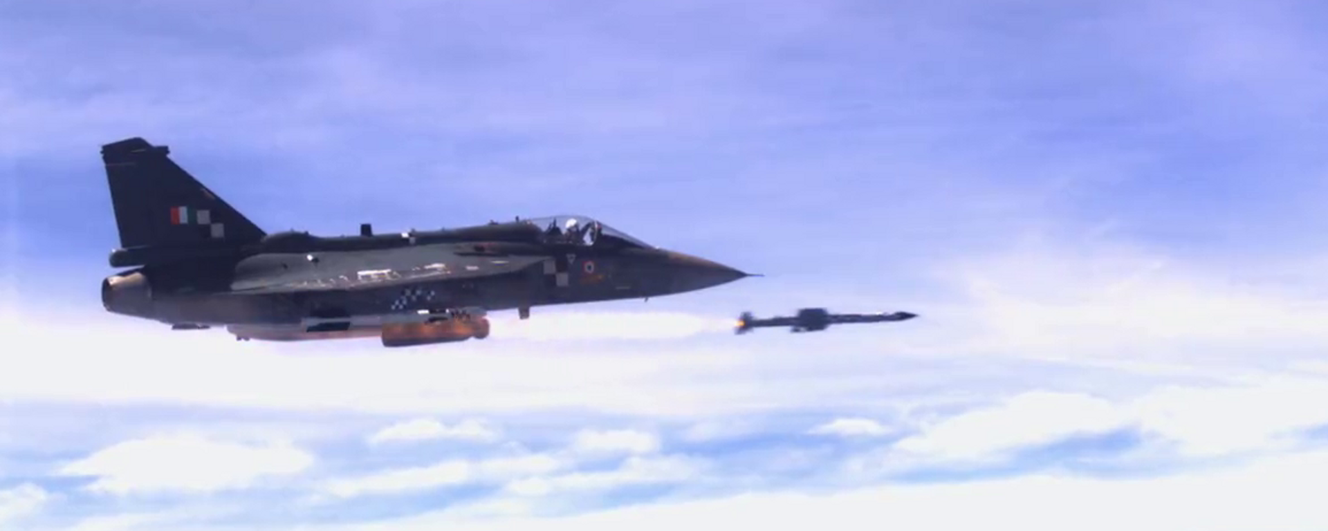 India Successfully Test Fires Made-in-India ASTRA Missile From LCA Tejas - Sputnik India, 1920, 30.09.2023