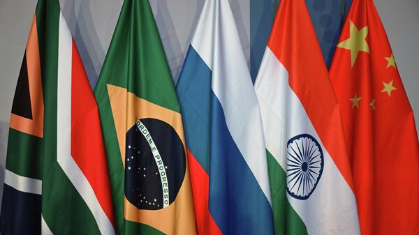 Флаги стран-участниц БРИКС в Йоханнесбурге - Sputnik भारत