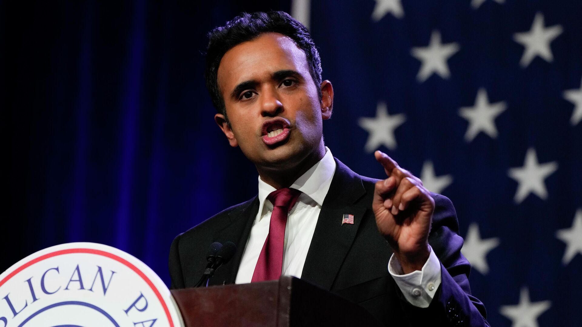 Republican presidential candidate businessman Vivek Ramaswamy speaks at the Republican Party of Iowa's 2023 Lincoln Dinner in Des Moines, Iowa, Friday, July 28, 2023.  - Sputnik भारत, 1920, 24.08.2023