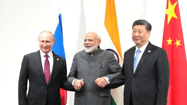 Russian President Vladimir Putin, India's Prime Minister Narendra Modi and Chinese President Xi Jinping pose for a photo during a meeting on the sidelines of the Group of 20 (G20) leaders summit in Osaka, Japan - Sputnik India