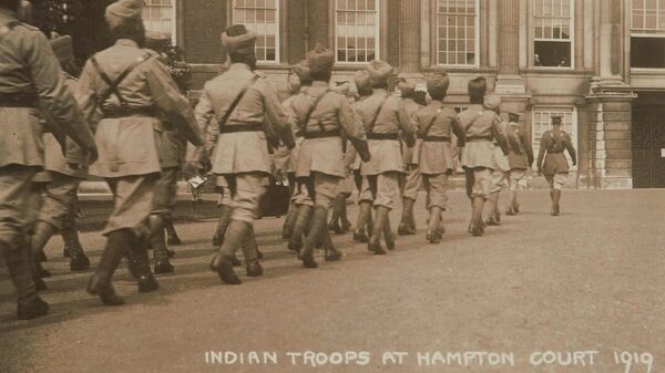 A picture tweeted by Historic Royal Palaces in London shows Indian soldiers marching at Hamptom Court in 1919. - Sputnik India