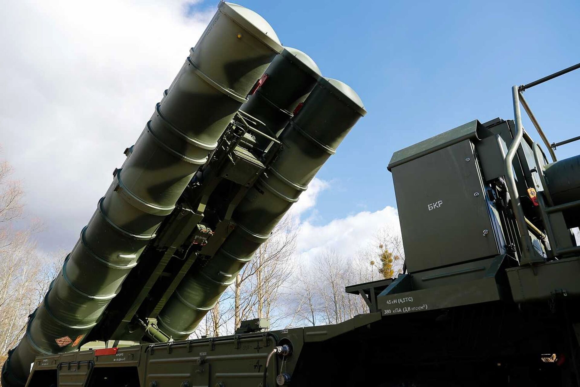 The latest S-400 Triumph anti-aircraft missile systems, which entered service with the Baltic Fleet air defense system in the Kaliningrad Region - Sputnik India, 1920, 26.10.2023