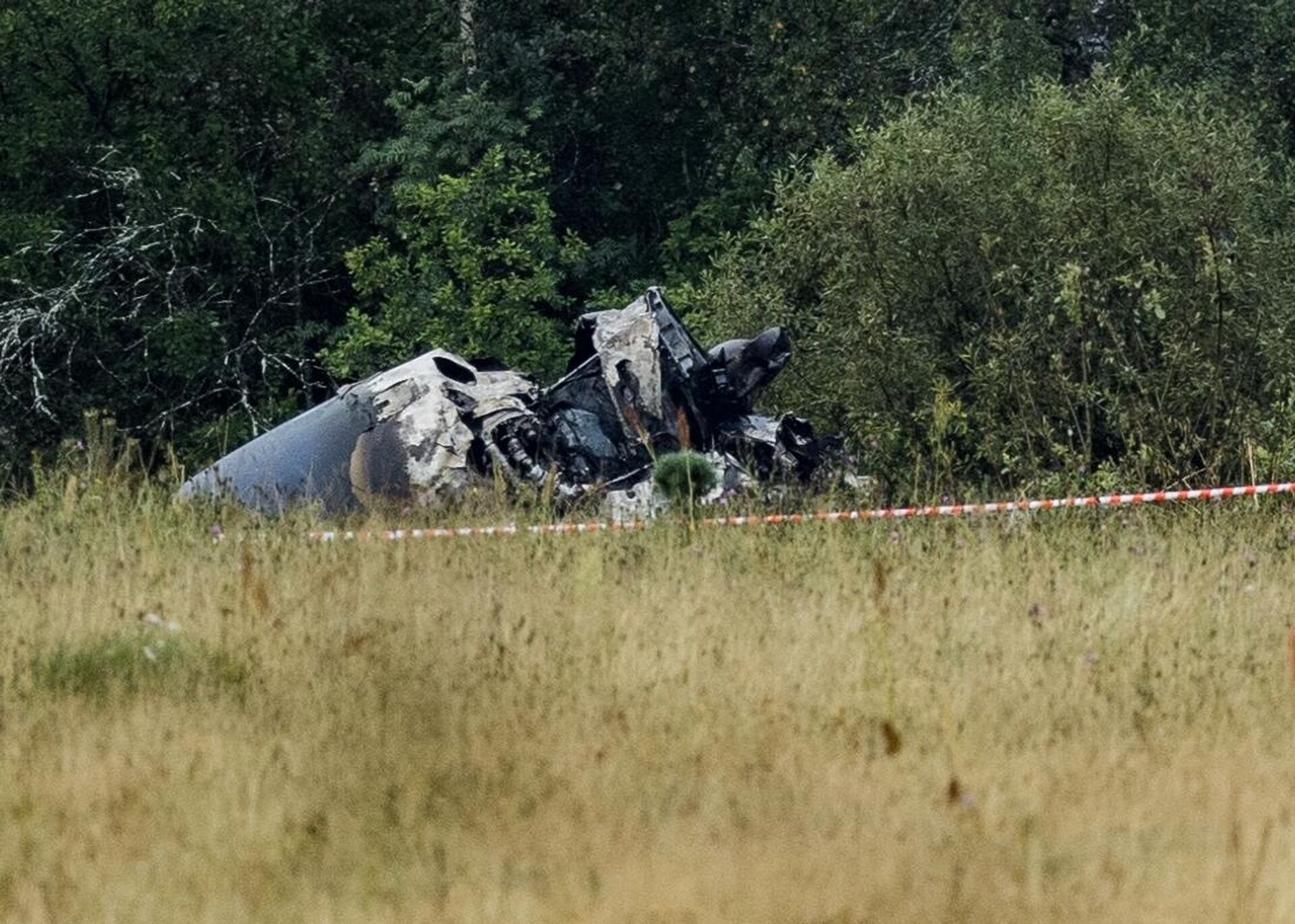 Wreckage from the Embraer Legacy private jet carrying Evgeny Prigozhin and nine other people in Tver region, Russia. August 24, 2023. - Sputnik भारत, 1920, 28.08.2023