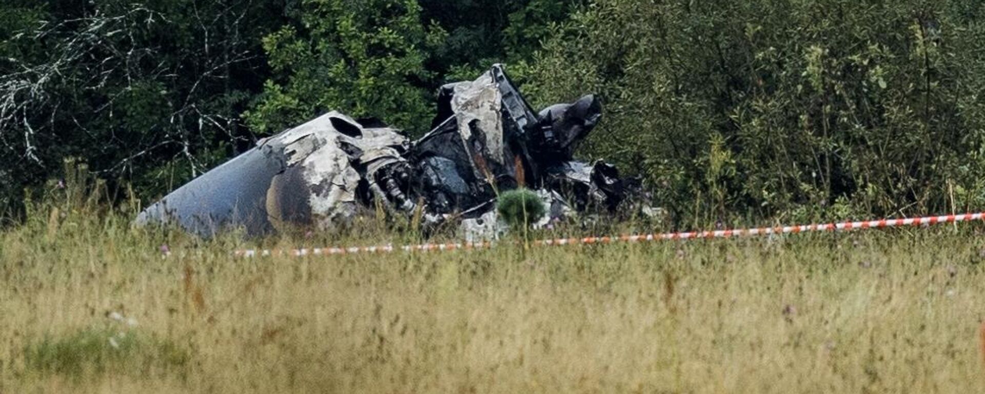 Wreckage from the Embraer Legacy private jet carrying Evgeny Prigozhin and nine other people in Tver region, Russia. August 24, 2023. - Sputnik भारत, 1920, 27.08.2023