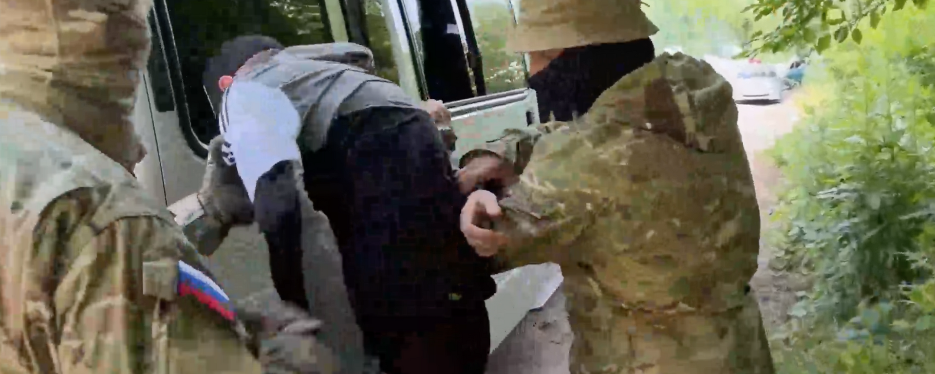 The FSB published footage showing the detention of a Russian citizen who planned to assassinate Crimean head Sergey Aksyonov - Sputnik India, 1920, 28.08.2023