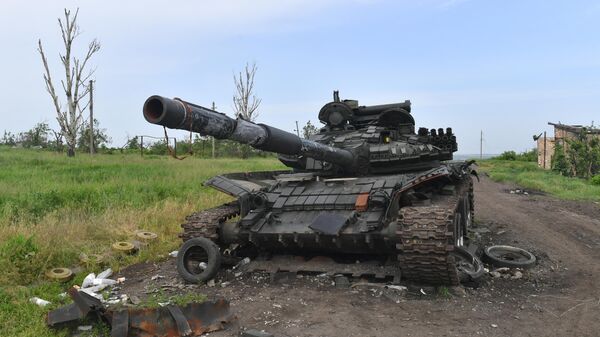 Destroyed Ukrainian Tank in a Village Near the Frontline in the Artemovsk (Bakhmut) Direction - Sputnik भारत