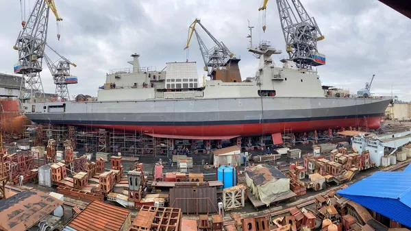 Russian Yantar Shipyard to complete first project 11356 frigate for India - Sputnik भारत