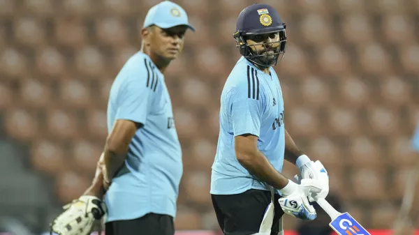 India's captain Rohit Sharma, right, and coach Rahul Dravid attend a practice session ahead of their one day international cricket match of Asia Cup with Pakistan in Pallekele, Sri Lanka on Friday, Sep. 1, 2023.  - Sputnik भारत