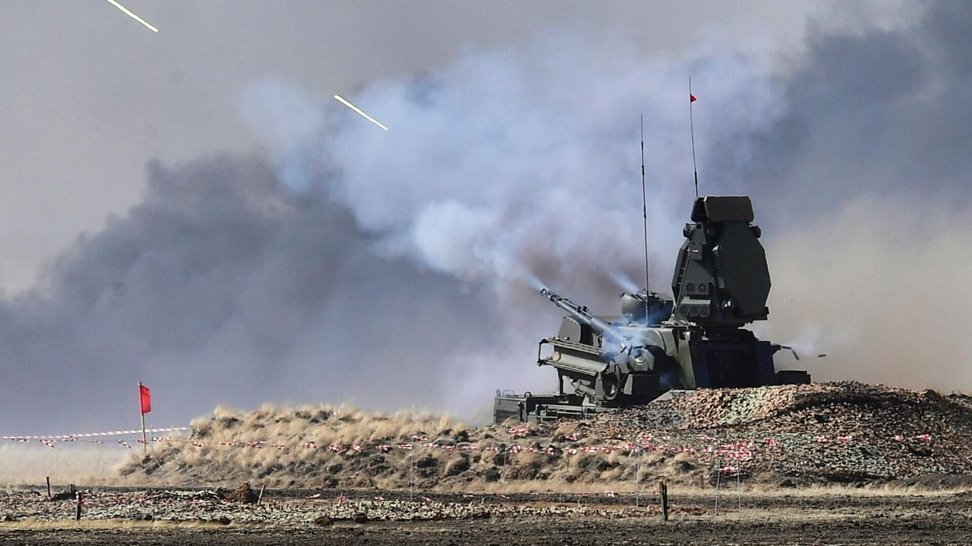 Anti-aircraft missile and artillery complex Pantsir-S1 at the anti-terrorist exercises of the member countries of the Shanghai Cooperation Organization (SCO) Peace Mission - 2021 at the Donguzsky training ground in the Orenburg Region. - Sputnik भारत, 1920, 02.09.2023
