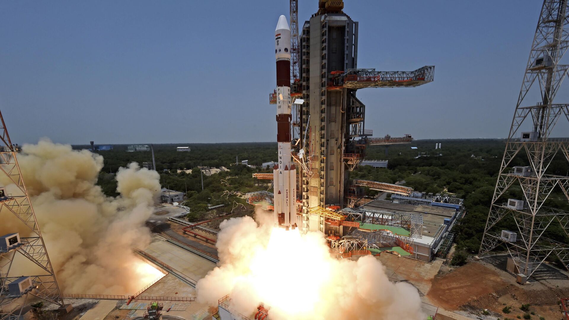 This image provided by the Indian Space Research Organisation (ISRO) shows the Aditya-L1 spacecraft lifts off on board a satellite launch vehicle from the space center in Sriharikota, India, Saturday, Sept. 2, 2023.  - Sputnik भारत, 1920, 03.09.2023
