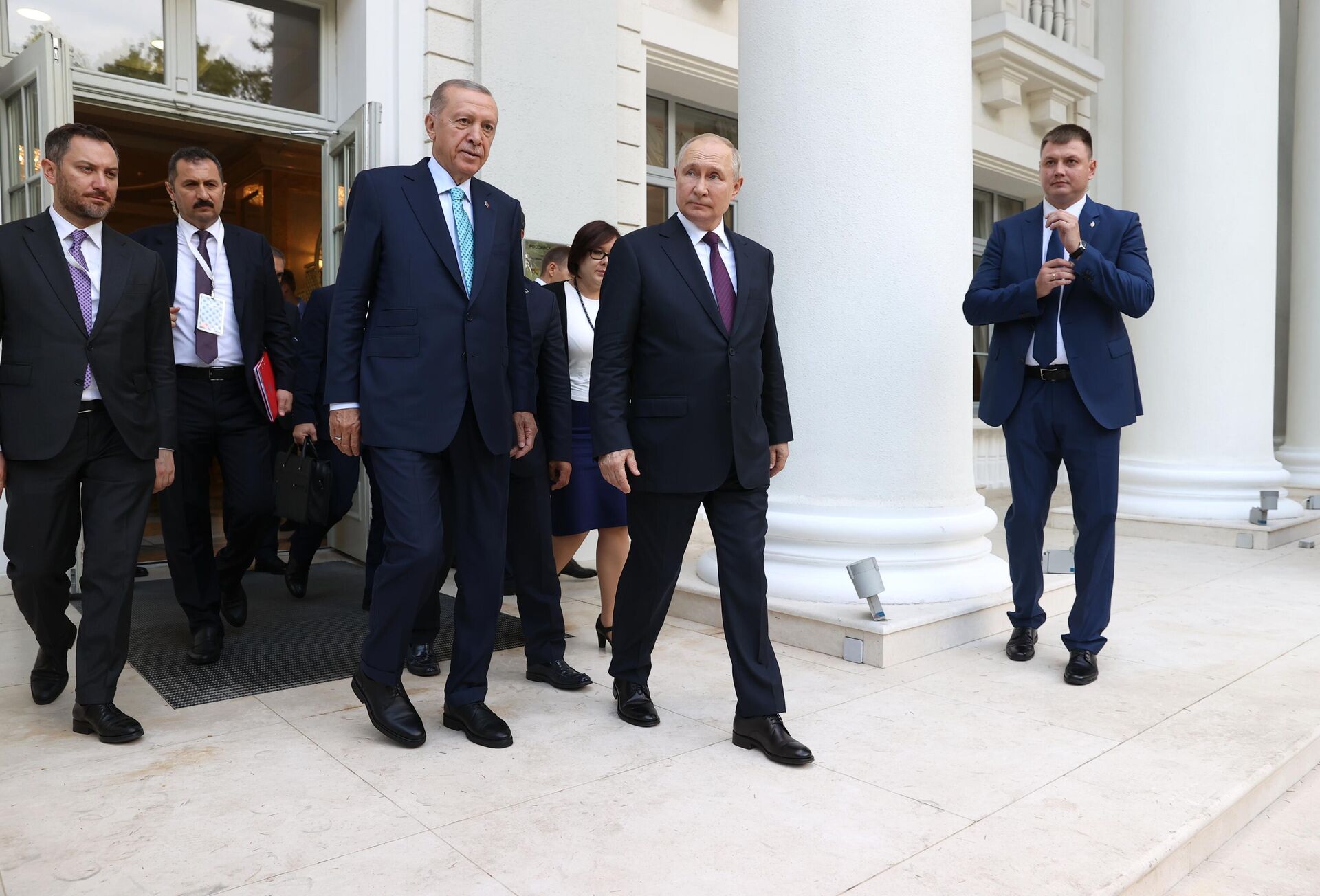 Russian President Vladimir Putin held talks with his Turkish counterpart Erdogan in Sochi. - Sputnik भारत, 1920, 15.09.2023