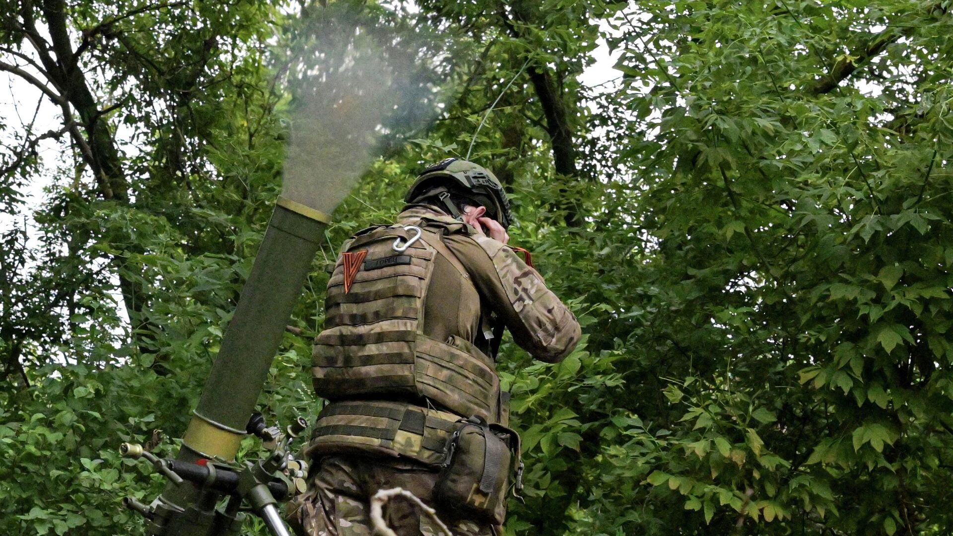 Russian forces from the Zapad group of forces fire 82 mm mortar in Kupyansk direction. July 28, 2023. - Sputnik भारत, 1920, 05.09.2023