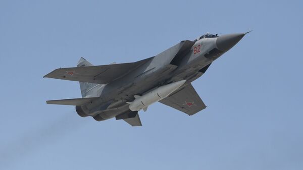 MiG-31 carrying a Kinzhal hypersonic missile - Sputnik India