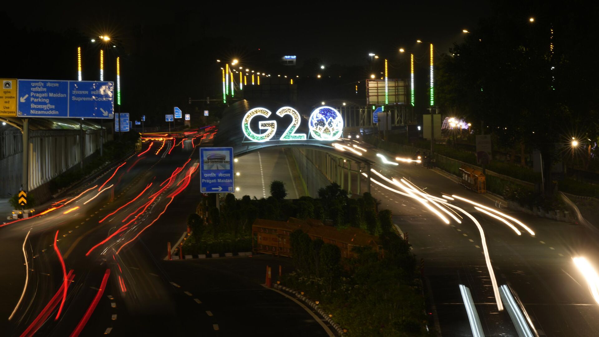 Traffic moves near the main venue of the G20 Summit, in New Delhi, India, Friday, Aug. 25, 2023. - Sputnik भारत, 1920, 05.09.2023
