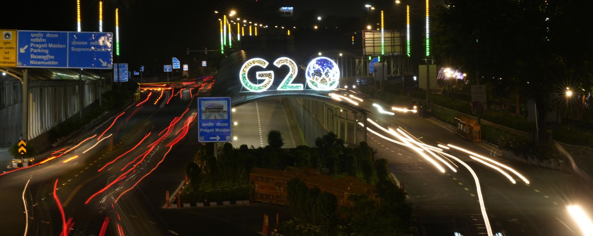 Traffic moves near the main venue of the G20 Summit, in New Delhi, India, Friday, Aug. 25, 2023. - Sputnik भारत, 1920, 05.09.2023