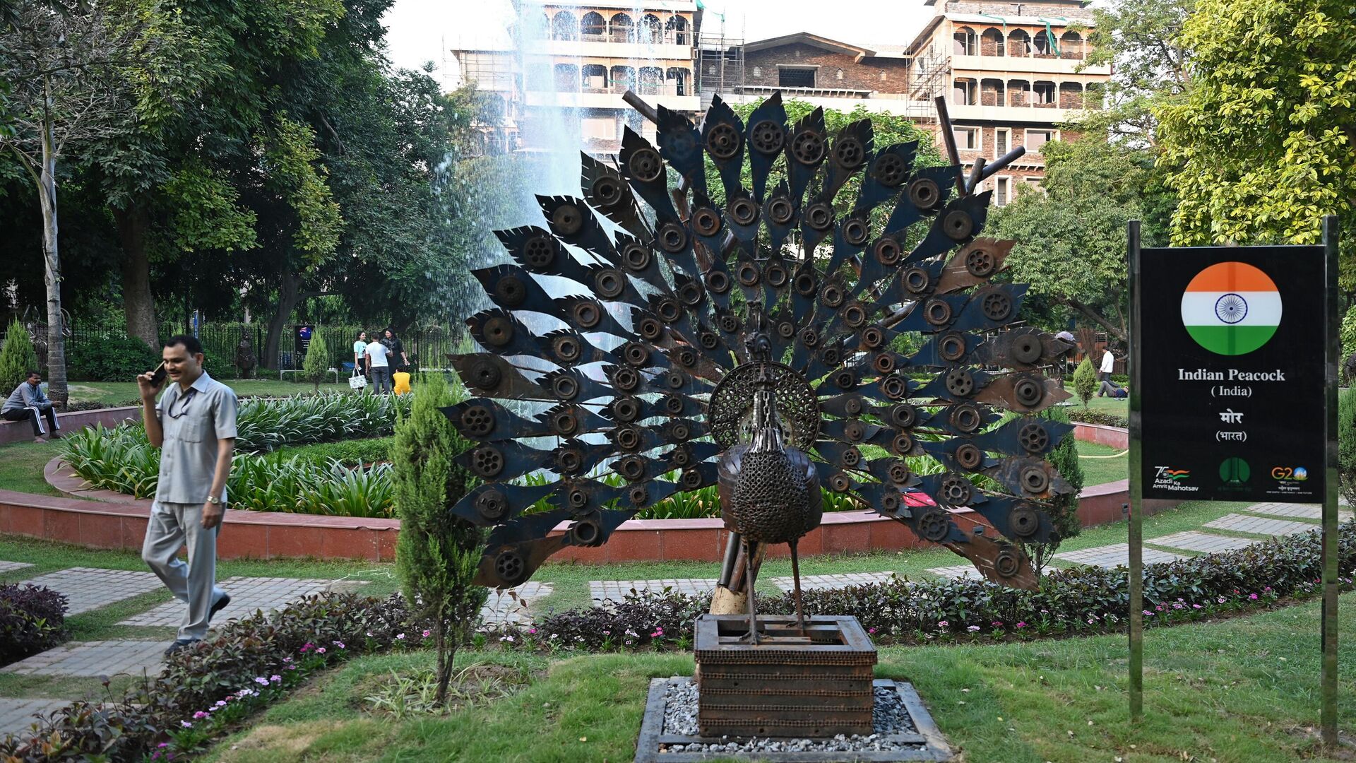 Скульптура национального животного Индии павлина Нью-Дели  - Sputnik भारत, 1920, 06.09.2023