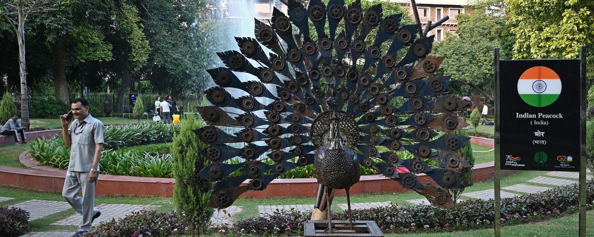 Скульптура национального животного Индии павлина Нью-Дели  - Sputnik भारत, 1920, 06.09.2023