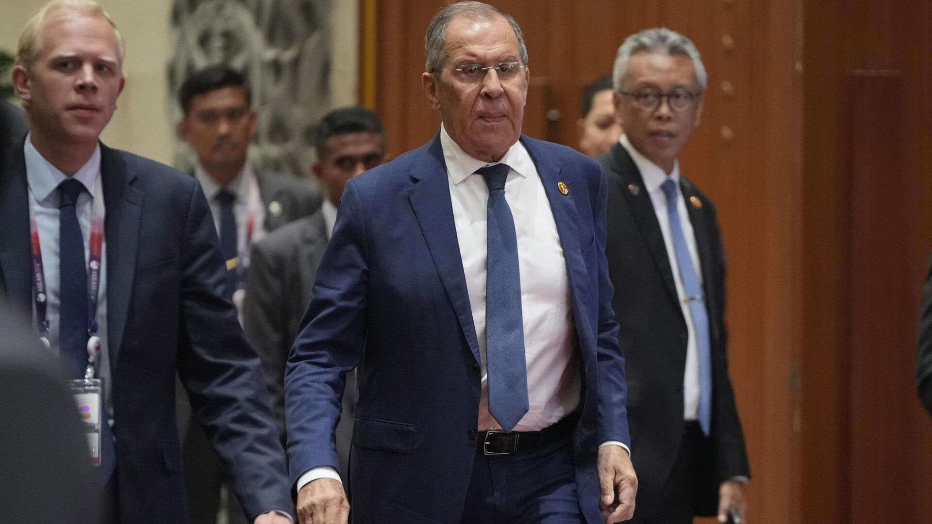 Russian Foreign Minister Sergey Lavrov, center, leaves after attending the East Asia Summit at the Association of Southeast Asian Nations (ASEAN) Summit in Jakarta, Indonesia, Thursday, Sept. 7, 2023. - Sputnik भारत, 1920, 07.09.2023