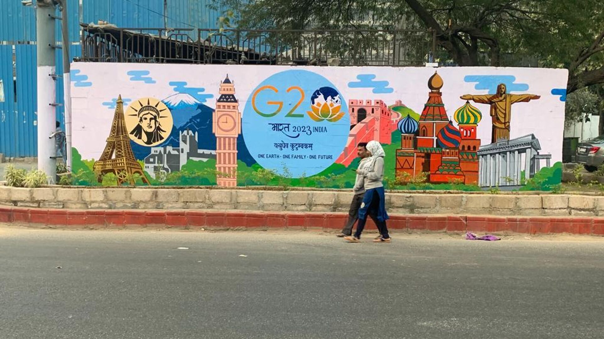 Delhi Street Art artists painted the town with creative murals on the walls of flyovers, pillars and buildings ahead of G20 Summit in New Delhi. - Sputnik India, 1920, 09.09.2023