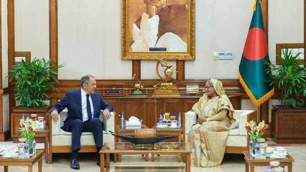 Russian FM Sergey Lavrov welcomed by Bangladeshi Prime Minister Sheikh Hasina - Sputnik India