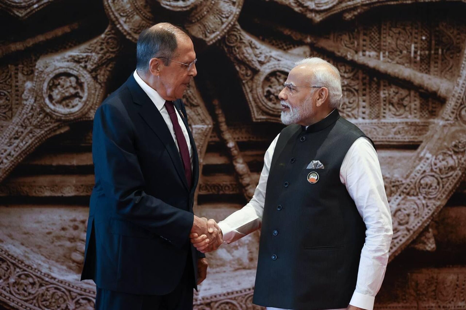 Russian FM Lavrov greeted by Indian PM Modi upon his arrival for the G20 summit in New Delhi. - Sputnik भारत, 1920, 11.09.2023