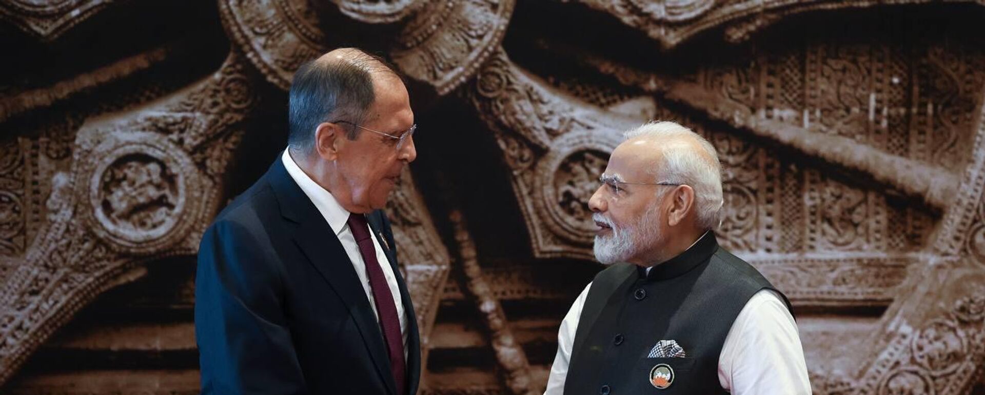 Russian FM Lavrov greeted by Indian PM Modi upon his arrival for the G20 summit in New Delhi. - Sputnik भारत, 1920, 10.09.2023