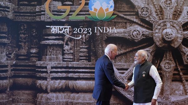 Indian Prime Minister Narendra Modi welcomes U.S. President Joe Biden upon his arrival at Bharat Mandapam - Sputnik India