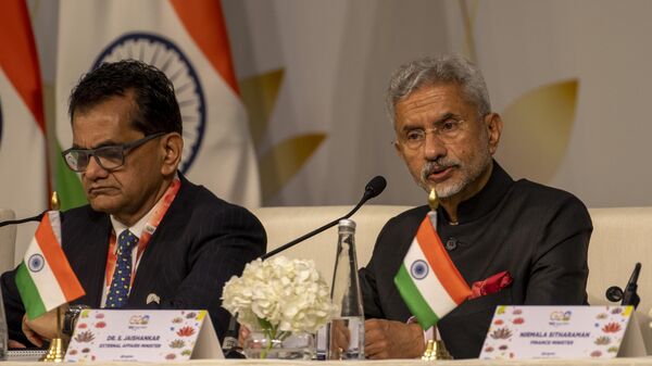 India's Foreign Minister S. Jaishankar, right, speaks during a press conference at the G20 summit - Sputnik India