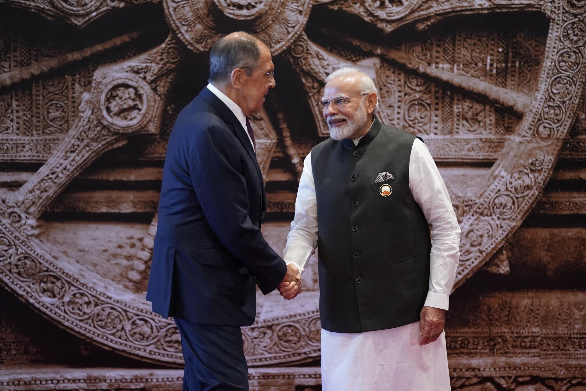 Indian Prime Minister Narendra Modi welcomes Russian Foreign Minister Sergey Lavrov - Sputnik India, 1920, 15.09.2023