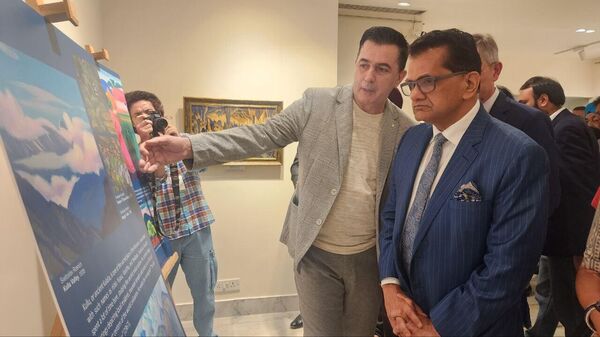 Curator of the exhibition Dr. Vladimir Zaitsev explains about one of the artworks by late Russian painter Nicholas Roerich to Amitabh Kant, India's G20 Sherpa, and Russian Ambassador to India Denis Alipov during the inauguration. - Sputnik India