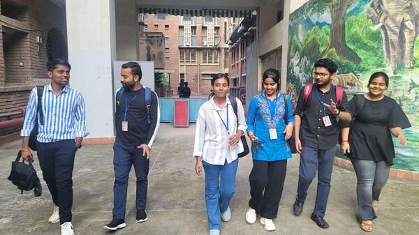 Hindi journalism students at Delhi located Bharatiya Vidya Bhavan - Sputnik भारत