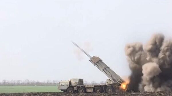 A Smerch multiple-rocket launcher (MRL) firing on the targets of the Ukrainian forces. - Sputnik भारत