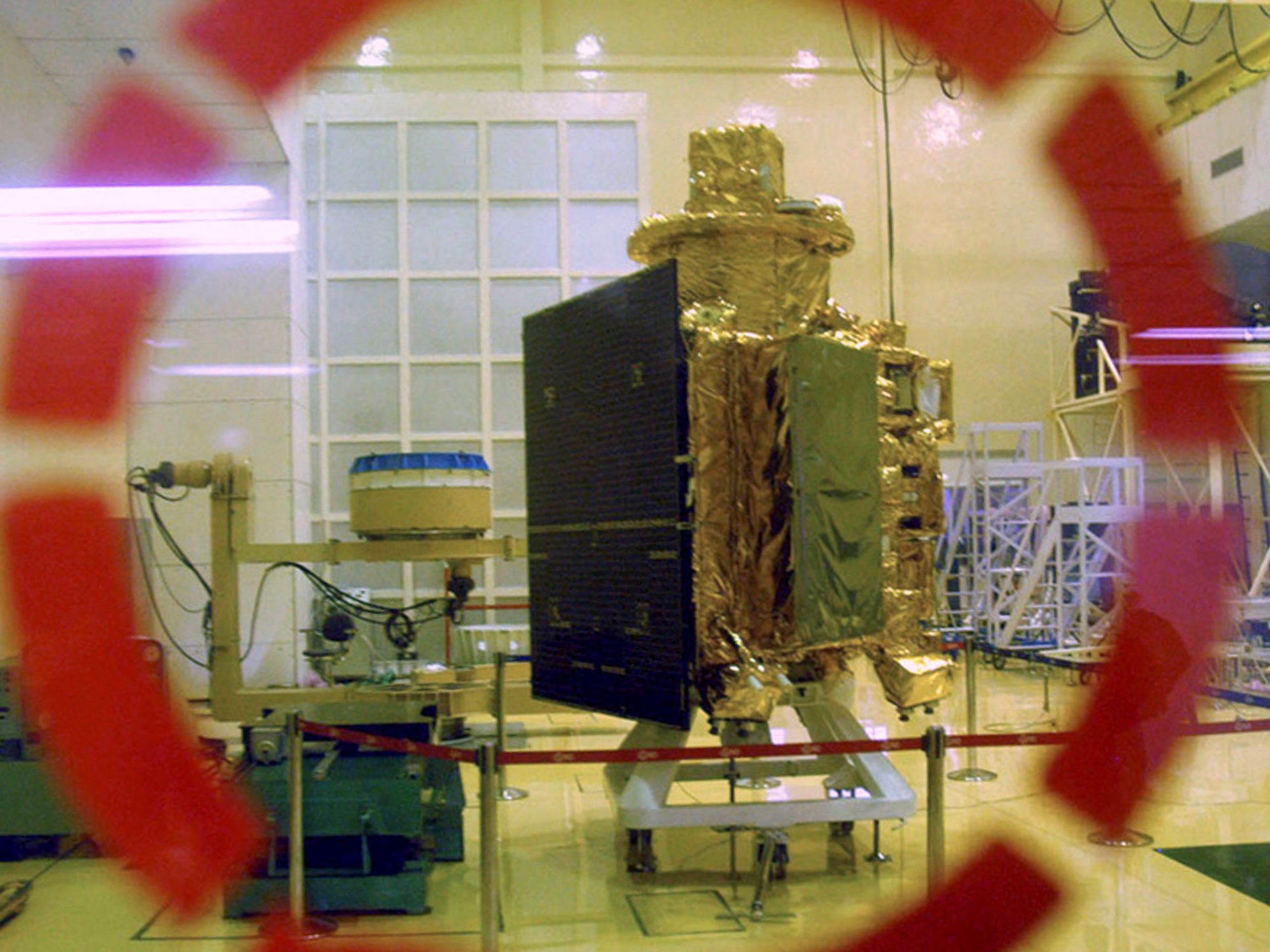 Chandrayaan 1 Data Suggests Electrons From Earth Forming Water On Moon Chandrayaan 1 Data Suggests Electrons From Earth Forming Water On Moon