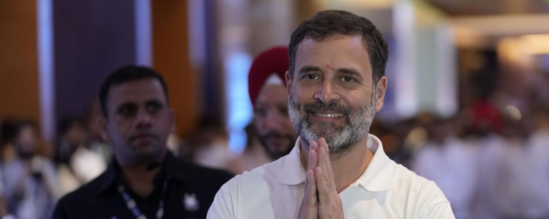 Congress party leader Rahul Gandhi greets as he arrives to attend a meeting of INDIA, an alliance of opposition parties, in Mumbai, India, Thursday, Aug. 31, 2023. - Sputnik भारत, 1920, 27.12.2023