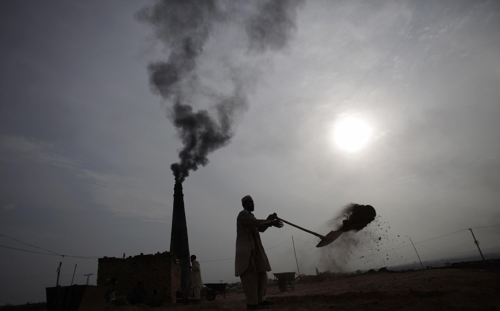Pakistan's Smog Crisis - Sputnik India, 1920, 12.01.2024
