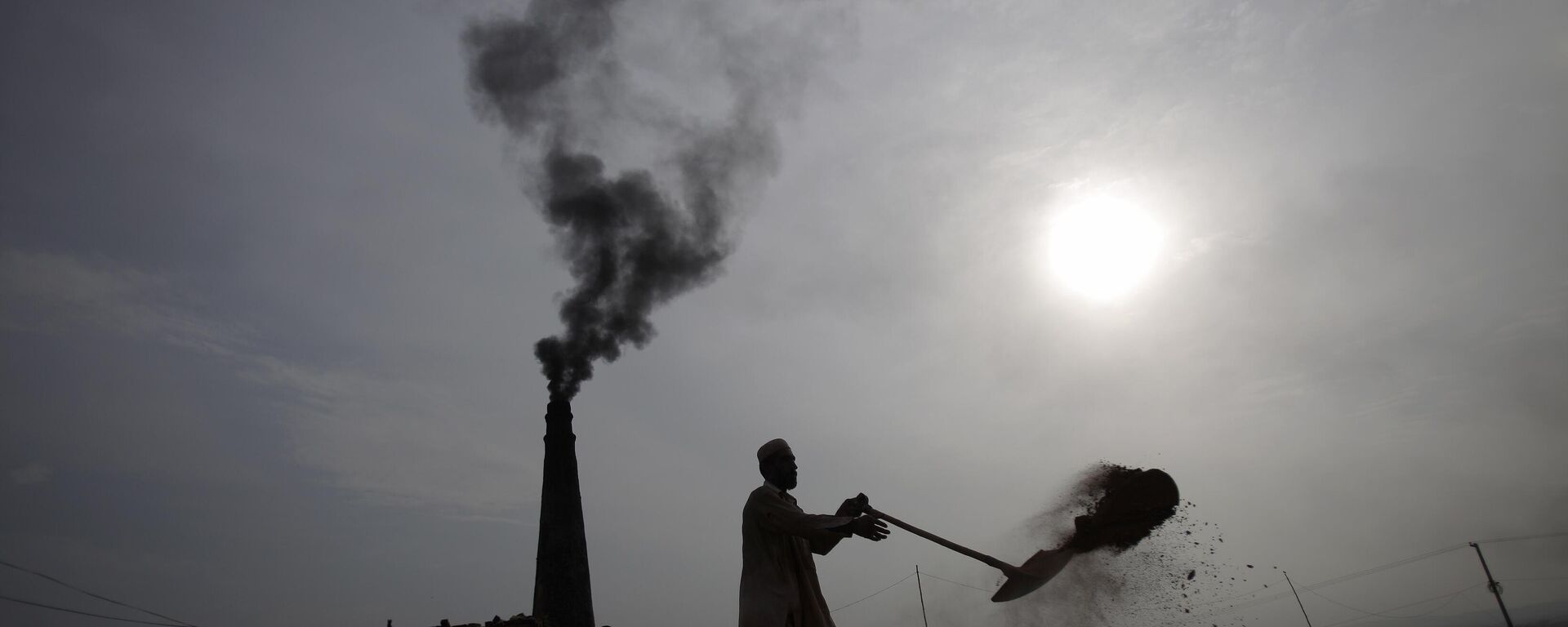 Pakistan's Smog Crisis - Sputnik India, 1920, 16.09.2023