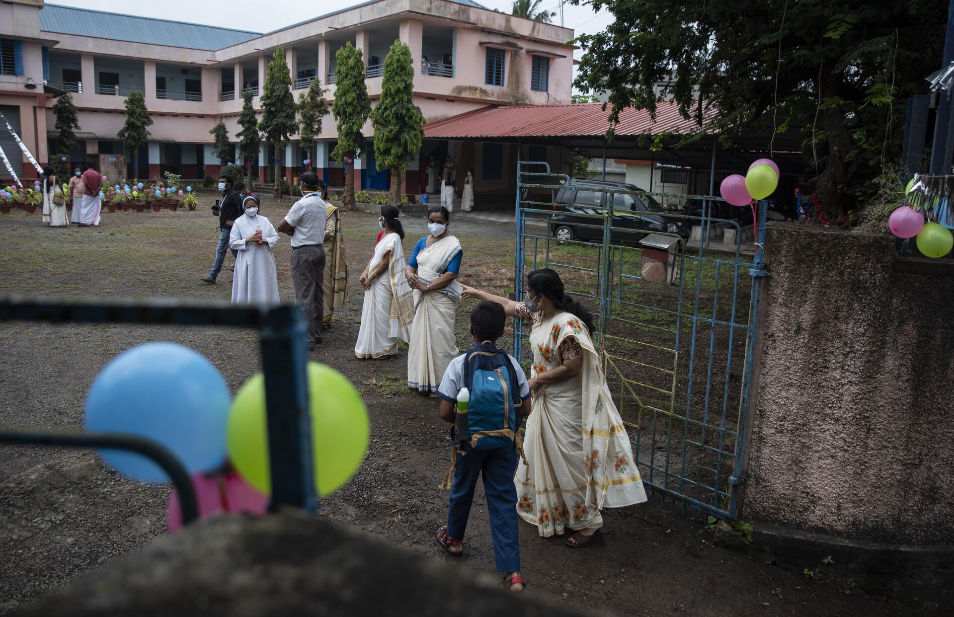 A teacher guides a student to his classroom as schools reopened in Kochi, Kerala state, India, Monday, Nov.1, 2021. - Sputnik India, 1920, 16.09.2023