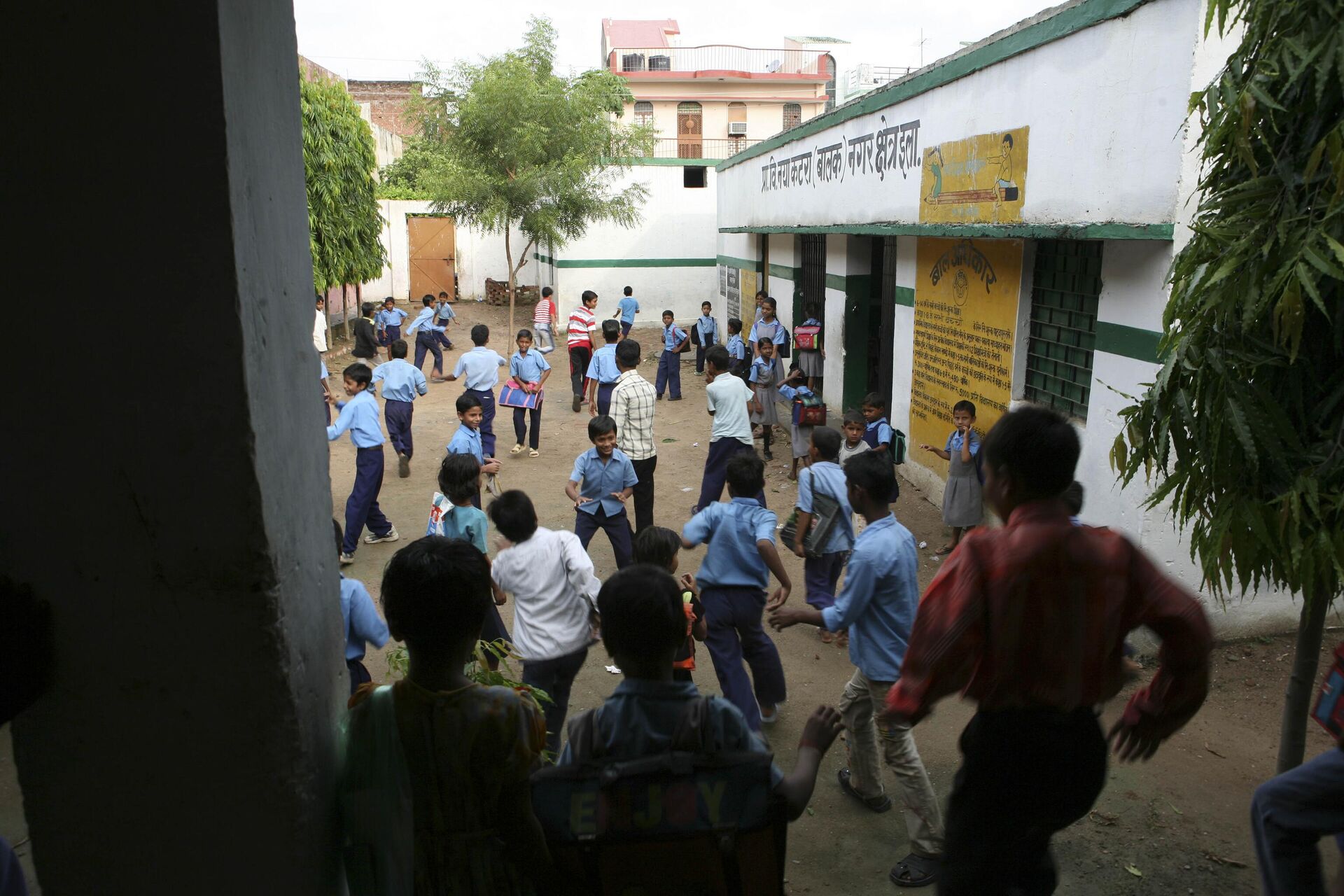 Students play at a school on International Literacy Day in Allahabad, India, Tuesday, Sept. 8, 2009. - Sputnik India, 1920, 16.09.2023