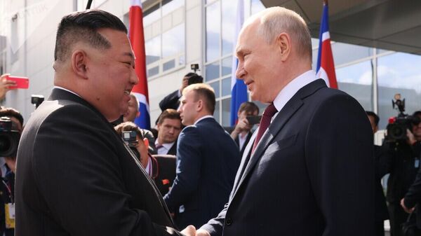  Russian President Vladimir Putin waits to greet North Korean leader Kim Jong Un - Sputnik India