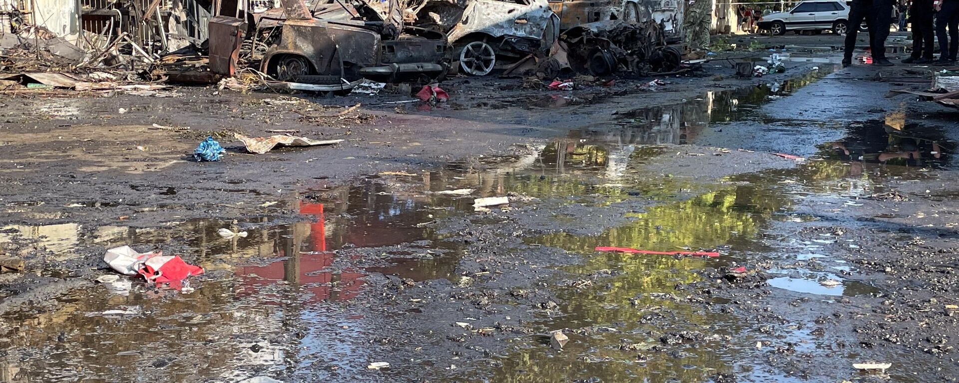 Car wreckages following a missile strike in Konstantinovka, Donetsk region, on September 6, 2023. - Sputnik India, 1920, 16.10.2023