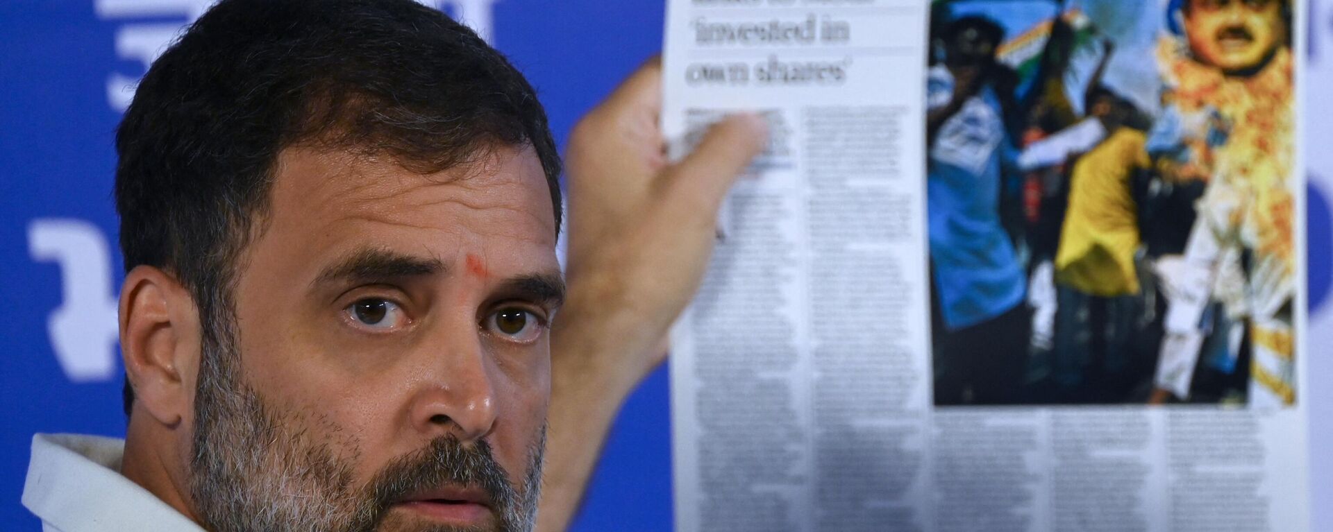 India's Congress party leader Rahul Gandhi holds a printout of news media report on industrialist Gautam Adani during a media briefing on the sidelines of the third meeting of the opposition INDIA Alliance in Mumbai on August 31, 2023. - Sputnik भारत, 1920, 20.09.2023