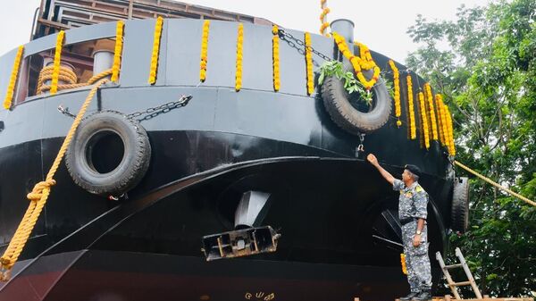 Yard 77 Barge, (LSAM 9) - Sputnik India