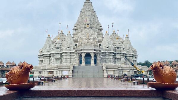 
US' Largest Hindu Temple 'BAPS Swaminarayan Akshardham' to Open in October - Sputnik India