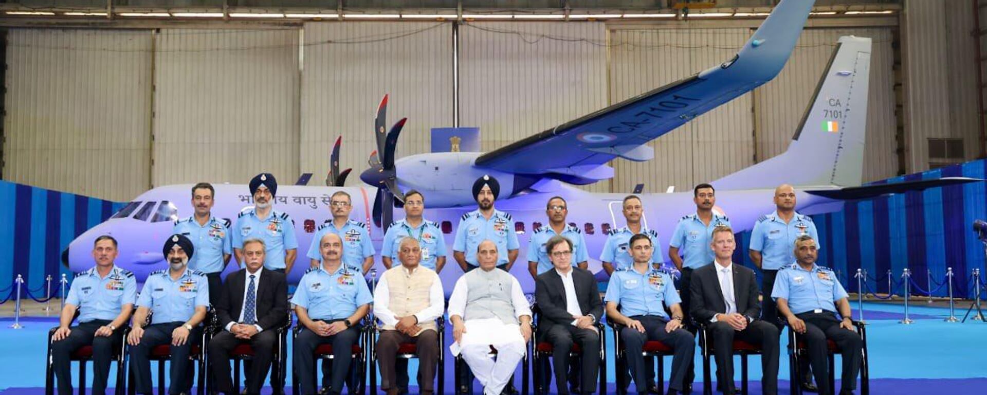 Defence Minister of India Rajnath Singh attends the unveiling ceremony of C-295 MW at the Hindon Air Force Station - Sputnik भारत, 1920, 25.09.2023