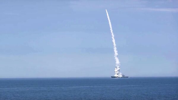  In this photo released by Russian Defense Ministry Press Service on Monday, Oct. 10, 2022, a Russian warship launches a cruise missile at a target in Ukraine.  - Sputnik भारत
