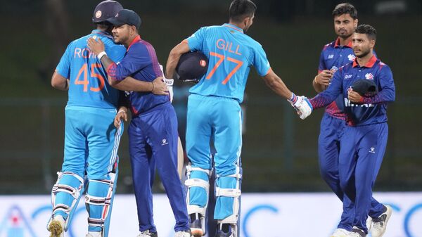 Nepals' team members congratulate India's Rohit Sharma and Shubman Gill for their 10 wickets win in the Asia Cup cricket match between India and Nepal in Pallekele, Sri Lanka on Monday, Sep. 4. - Sputnik भारत