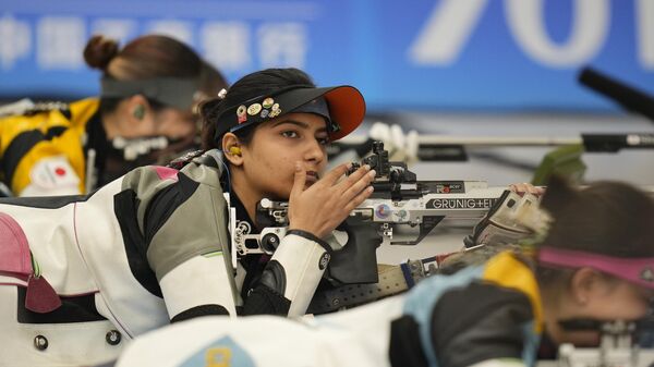 India's Sift Kaur Samra competes during the Women's 50m Rifle 3 Positions Team at the Fuyang Yinhu Sports Center during 19th Asian Games in Hangzhou, China, Wednesday, Sept. 27, 2023. - Sputnik भारत
