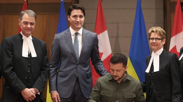 Speaker of the House of Commons Anthony Rota (L), Canadian Prime Minister Justin Trudeau, Ukrainian President Volodymyr Zelensky, and Speaker of the Senate Raymonde Gagne (R) take part in a signing ceremony on Parliament Hill in OttawaOttawa, Canada, on September 22, 2023 - Sputnik India